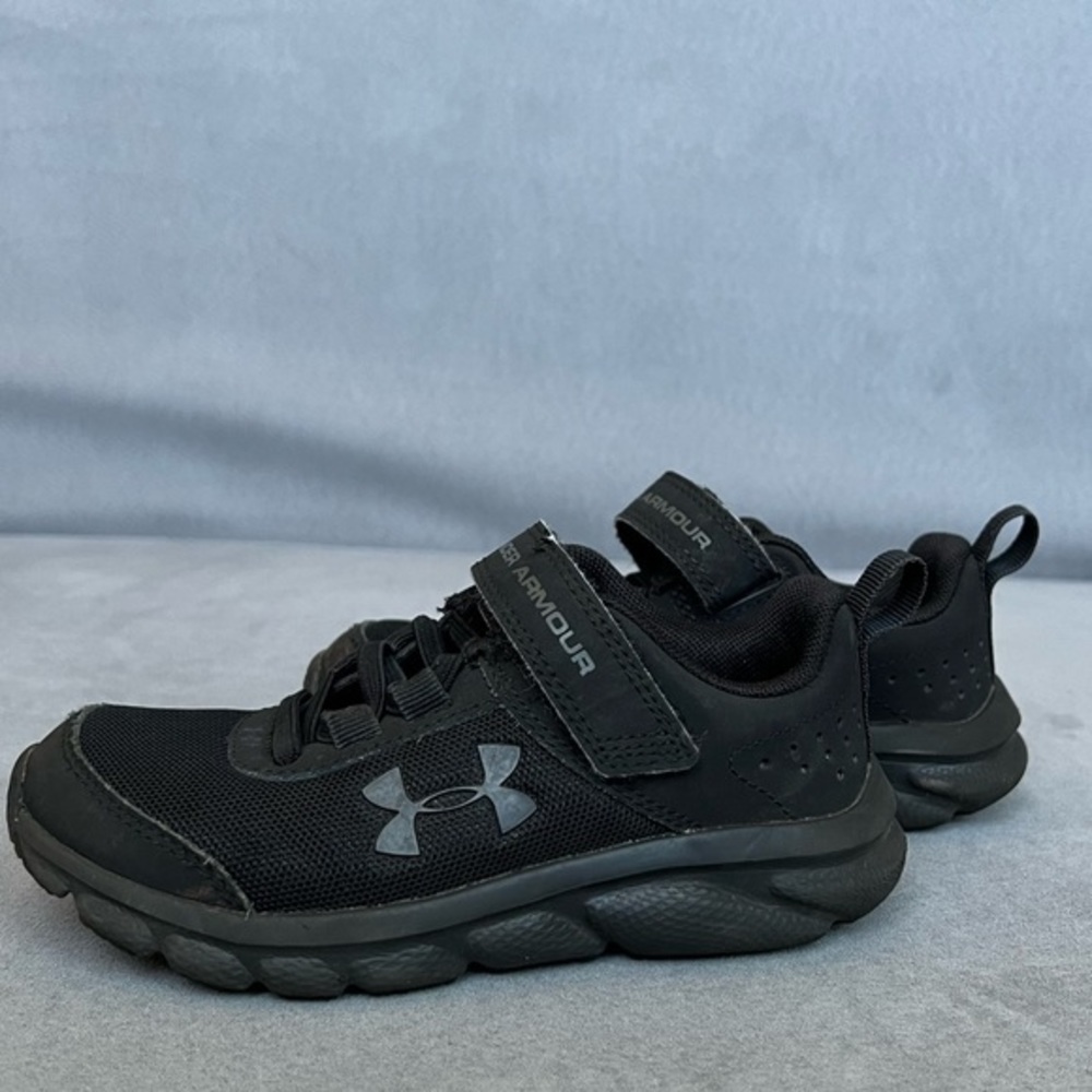 Under Armour Black sneakers with Velcro strap. Size 11
